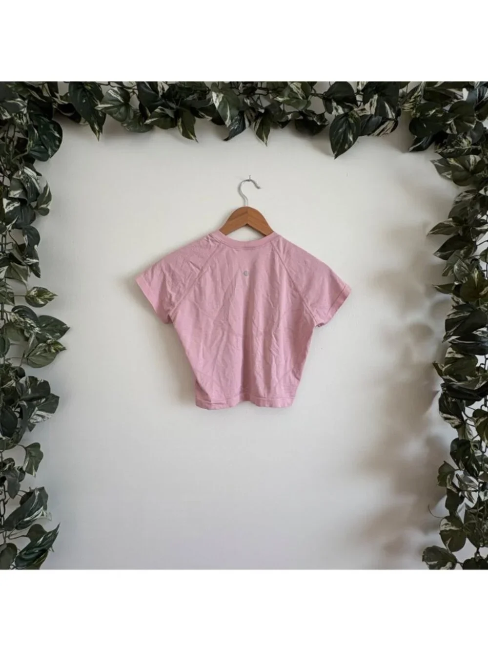 Lululemon Athletic Swiftly Tech Short Sleeve Cropped Shirt 2.0 Pink Women’s Sz 8
